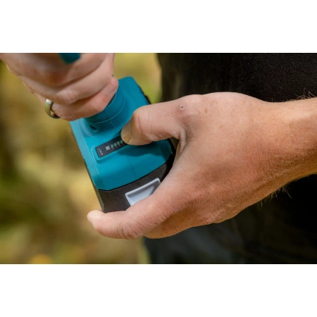 Sekator akumulatorowy 18V DEDRA SAS+ALL DED7177, grubość cięcia 25-30 mm