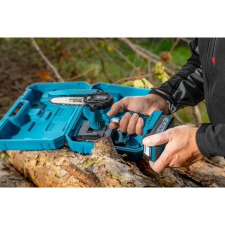 Zestaw ogrodowy w walizce: mini-piła łańcuchowa, akumulator 2Ah i ładowarka DEDRA DED7030A11 - DED6984+DED7032+DED7038 walizka