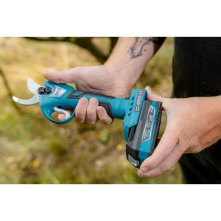 Sekator akumulatorowy 18V DEDRA SAS+ALL DED7177, grubość cięcia 25-30 mm