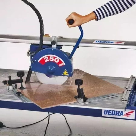 Przecinarka do glazury, maszyna do cięcia DEDRA DED7824 1100W tarcza 250mm, dł. cięcia max. 1020mm, głowica przesuwna